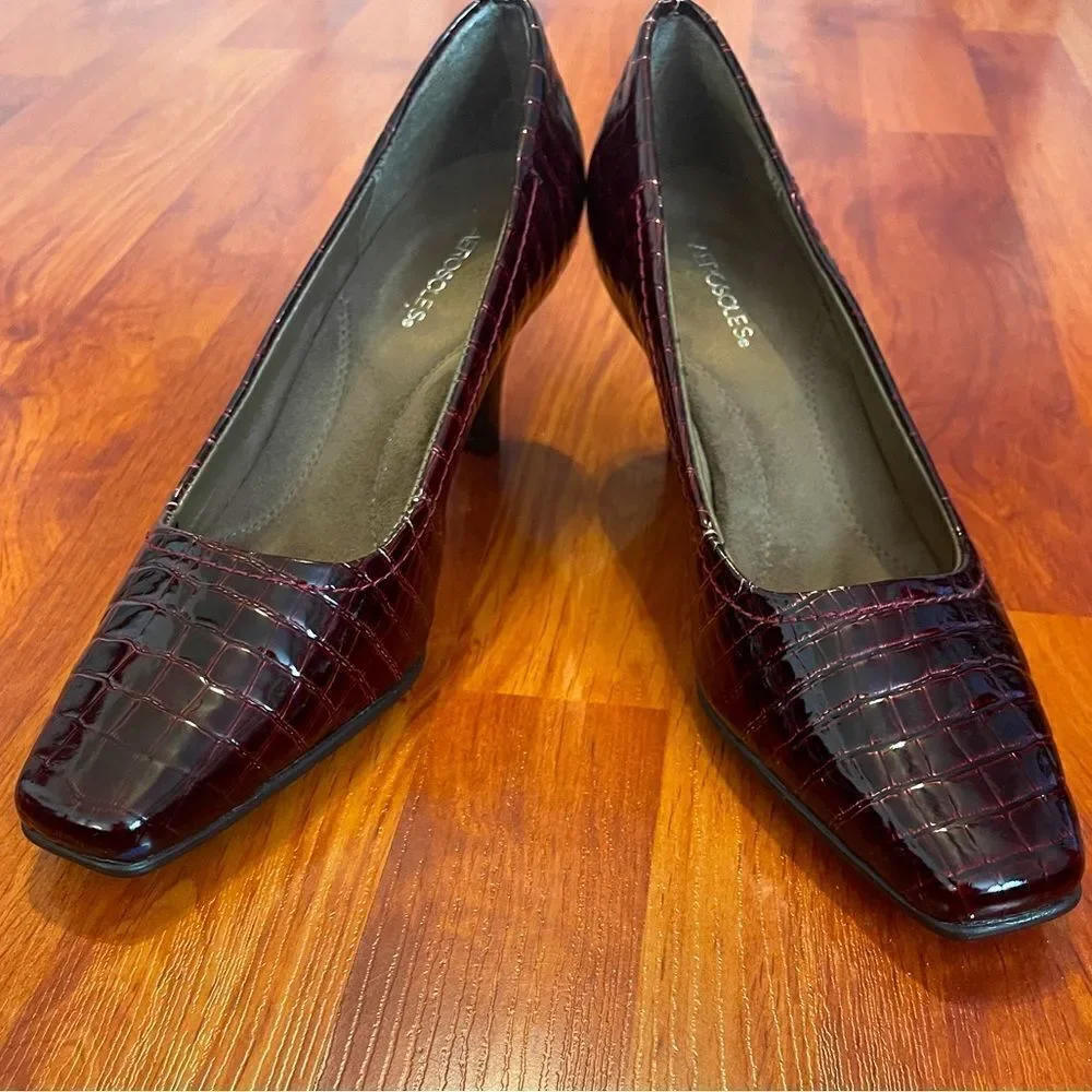 Aerosoles Crocodile Wine Red Heels Size 7.5 - Picture 9 of 10